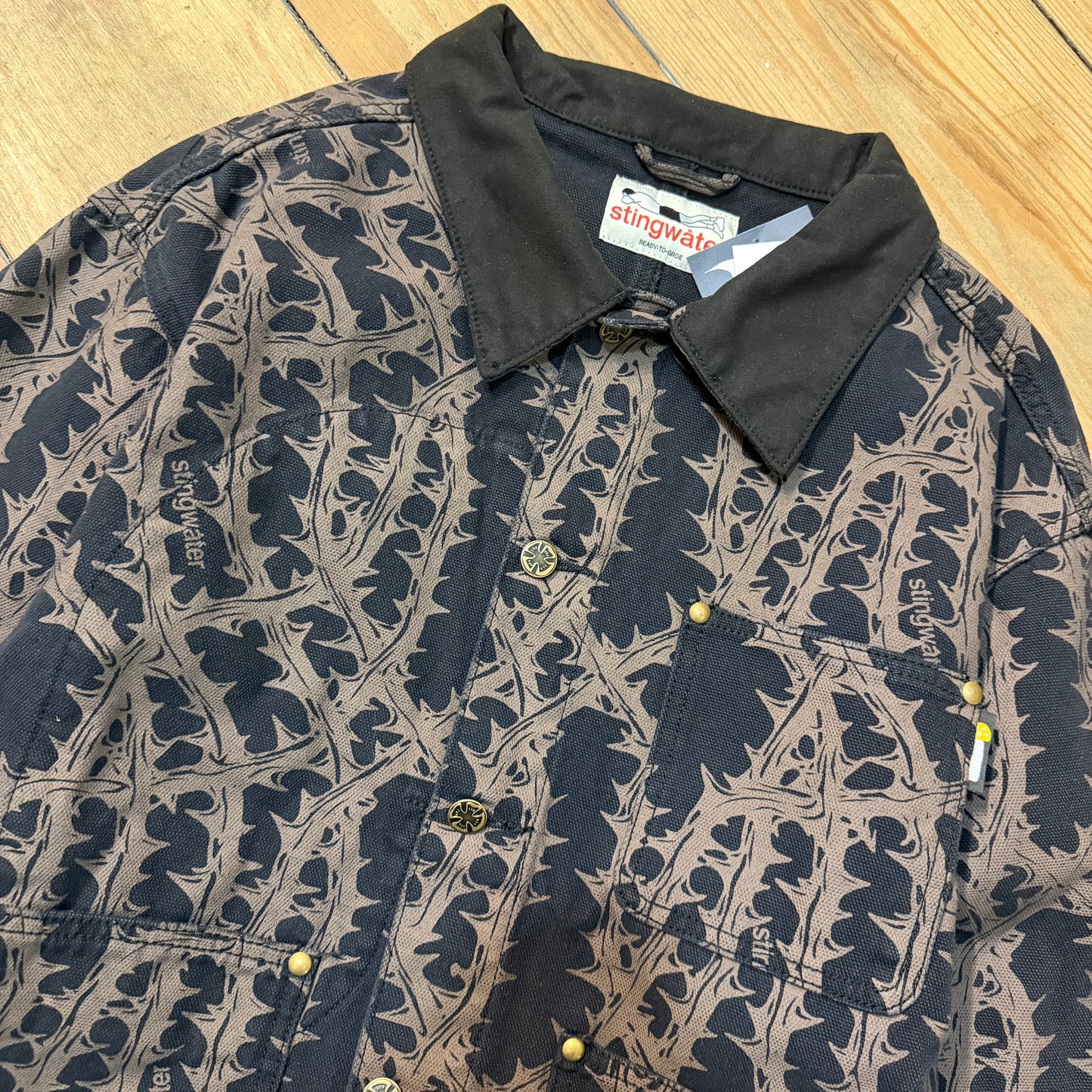 Sting water button up